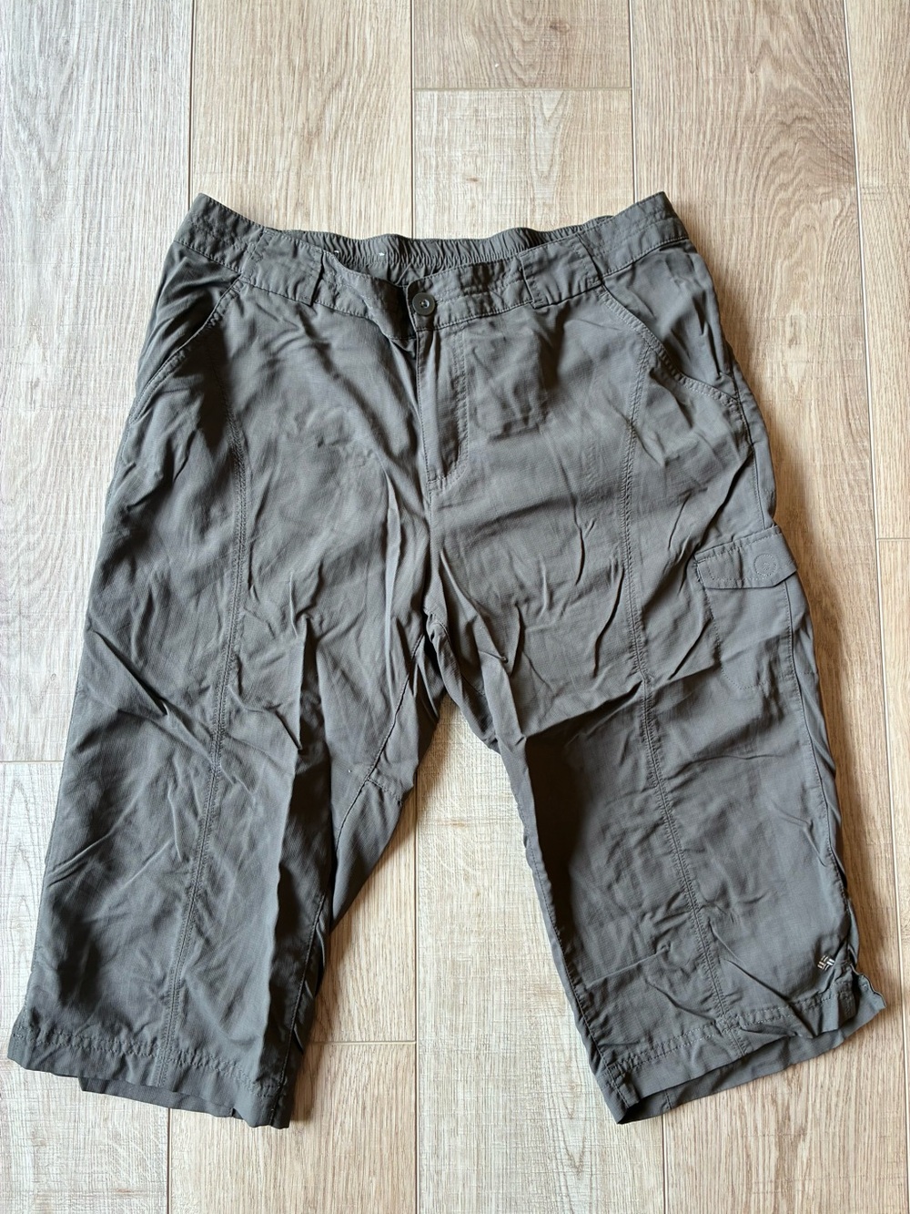 Columbia nylon hiking capris Gorpcore Olive Brown size 12 moisture wicking